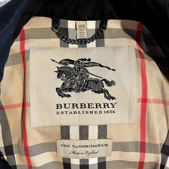 Burberry Trench Coat - Sandringham - Medium Length - Picture 10 of 13